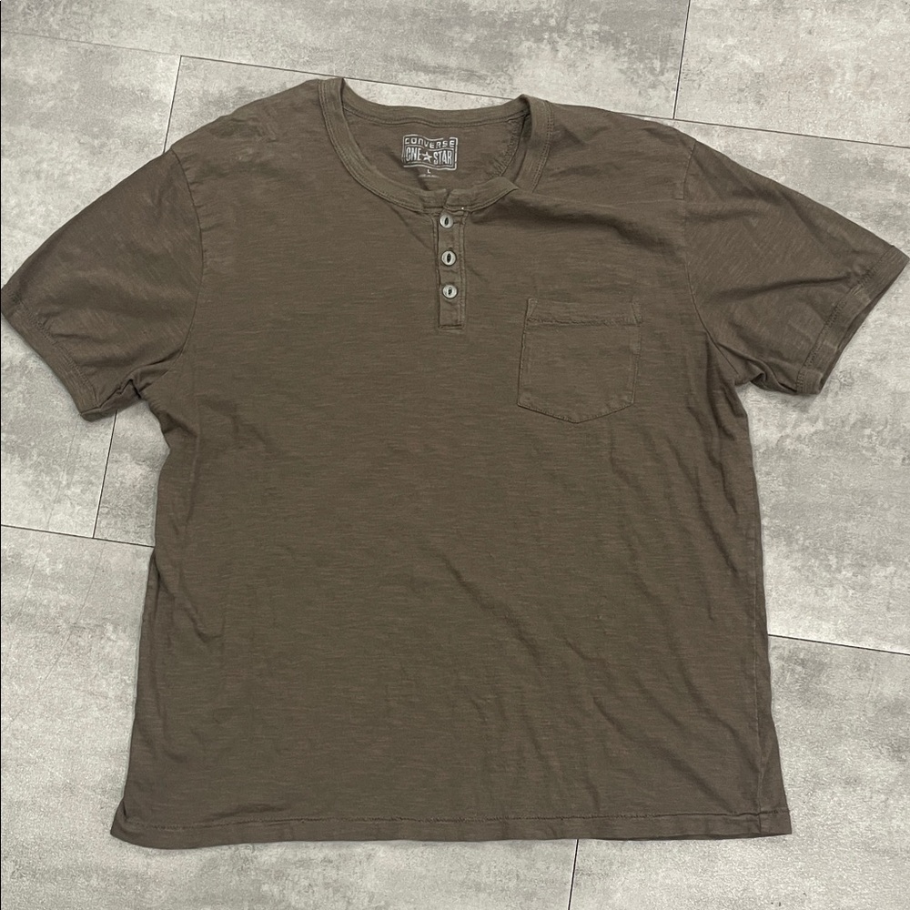 Men’s large converse button T-shirt